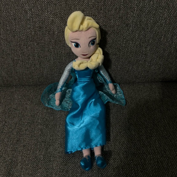 DISNEY FROZEN: ELSA PLUSH DOLL - Picture 1 of 3